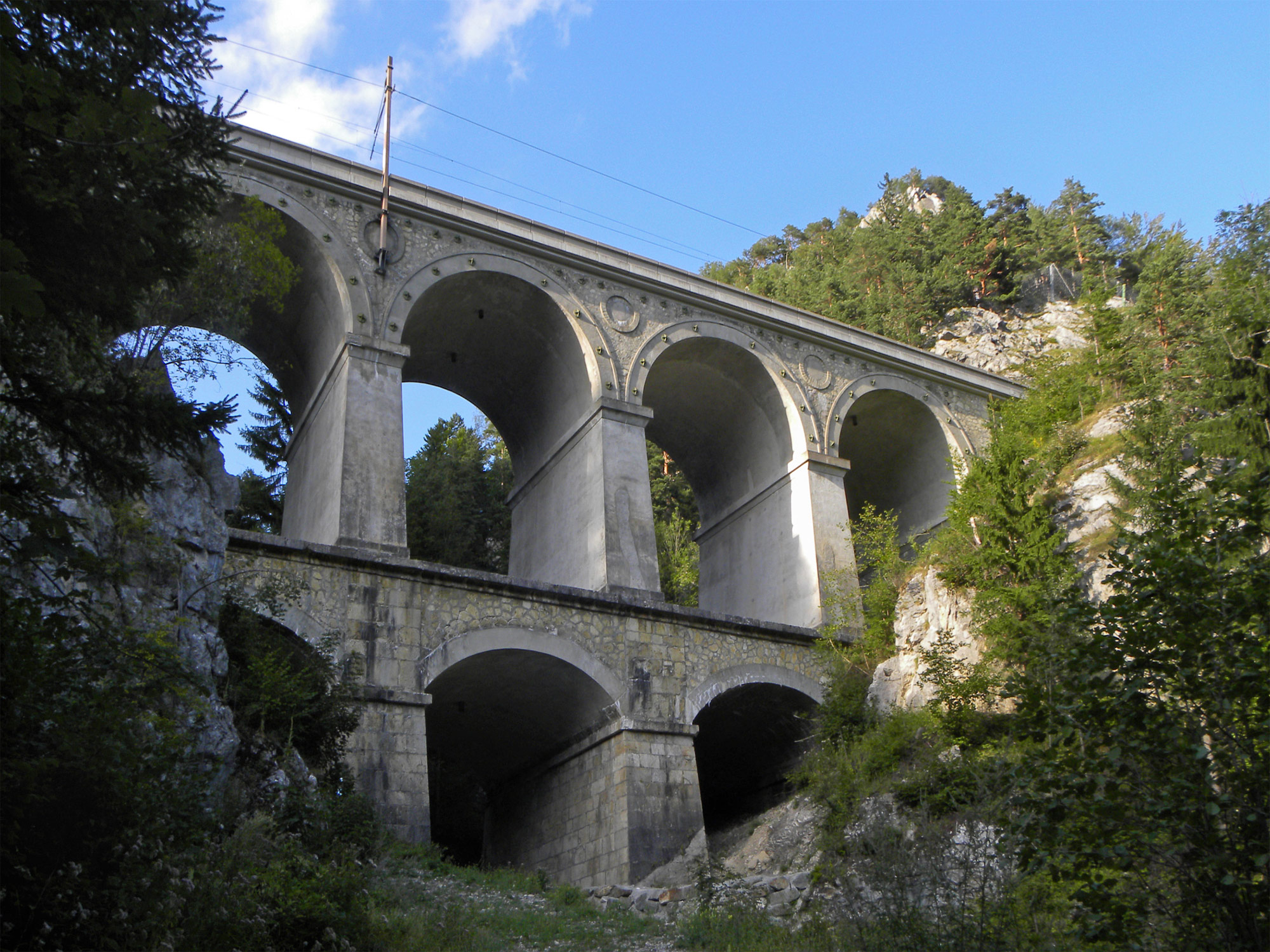 Semmeringbahn, Breitenstein (Photo license: CC-BY-SA 3.0)